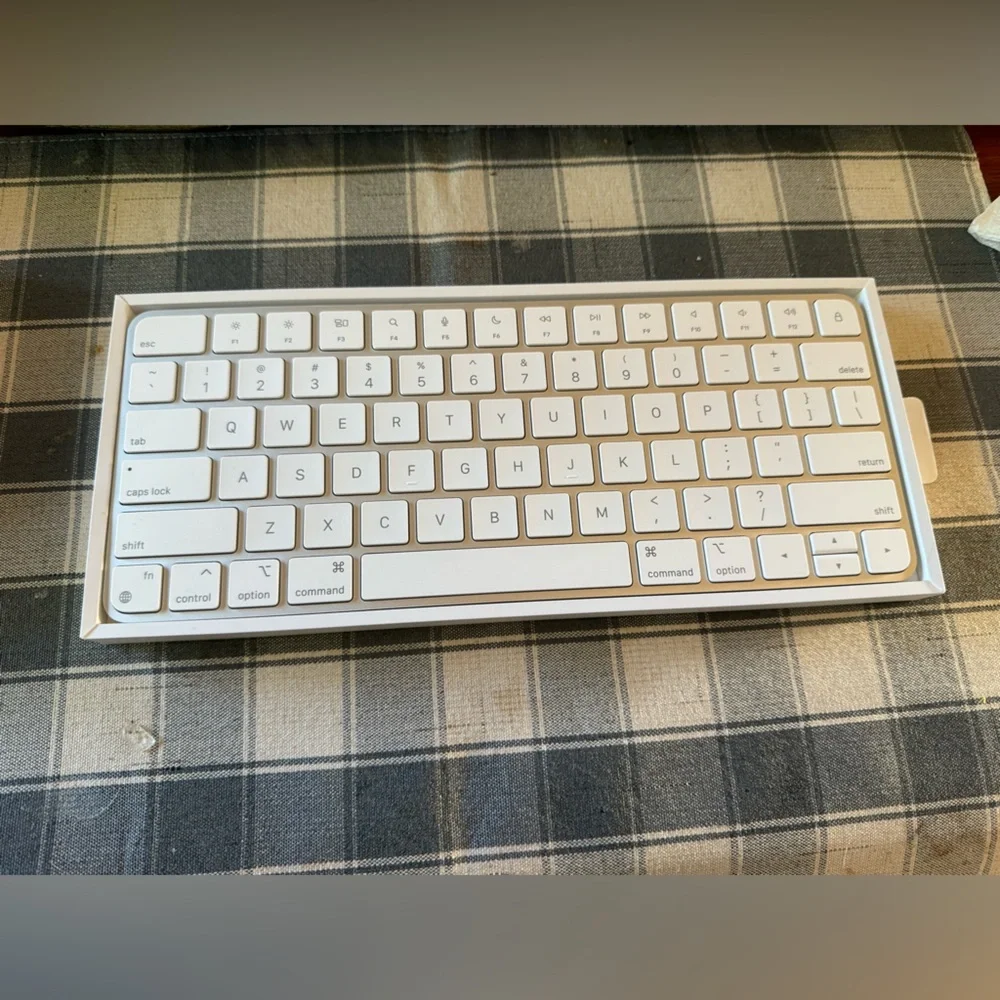 Apple Magic Keyboard in White